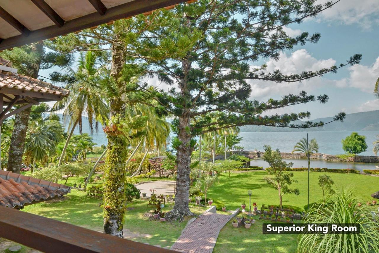 Silintong Hotel Ambarita Exterior photo