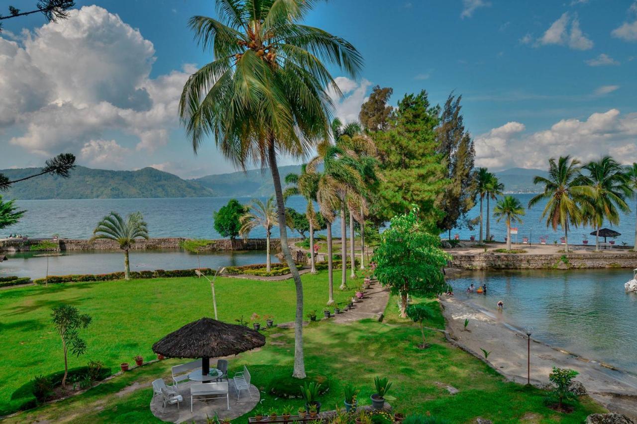 Silintong Hotel Ambarita Exterior photo